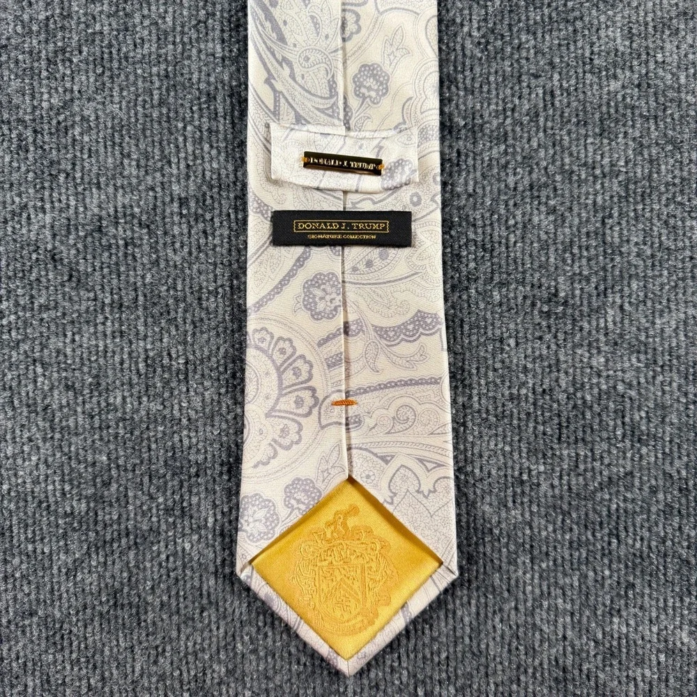 DONALD J. TRUMP men's Signature Collection Silk Men's Tie Paisley 3.5